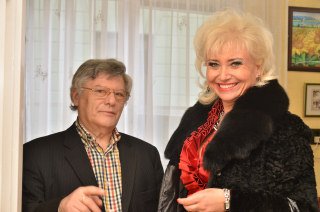 Rubovszky Csilla köszönti a Magyar utcai időseket Húsvét alkalmával